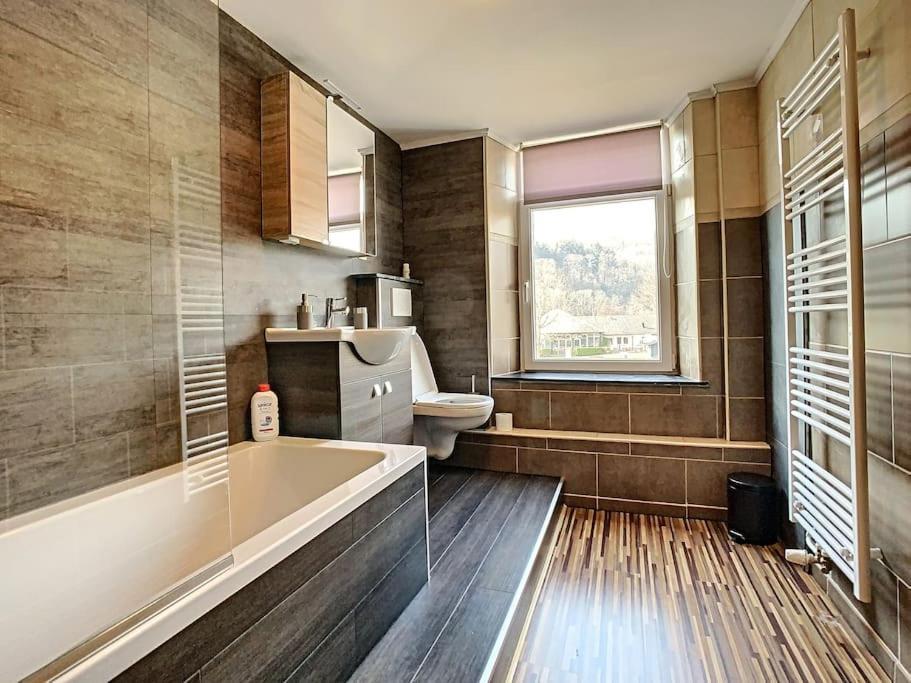 Yvoir Vue Sur Meuse Avec Jacuzzi Et Sauna Exterieur. المظهر الخارجي الصورة